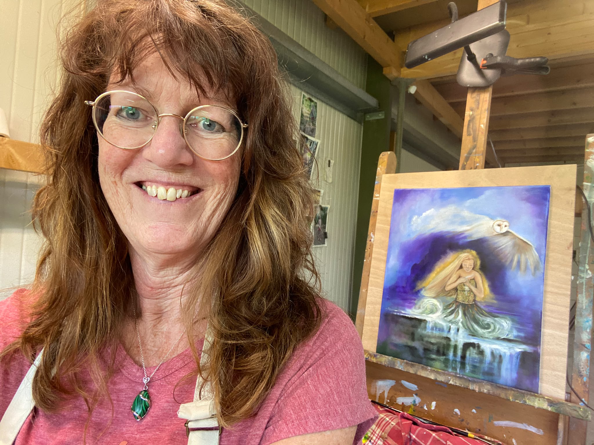 Wietske aan het werk in haar atelier